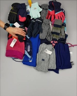 Фотография  966 - Шапки, шарфы, перчатки детские СТОК#3 кг, ЛОТ №2452 оптом в Магадане и Магаданской области