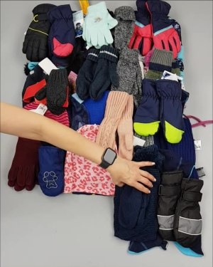 Фотография  582 - Шапки, шарфы, перчатки детские СТОК#3 кг, ЛОТ №2452 оптом в Магадане и Магаданской области