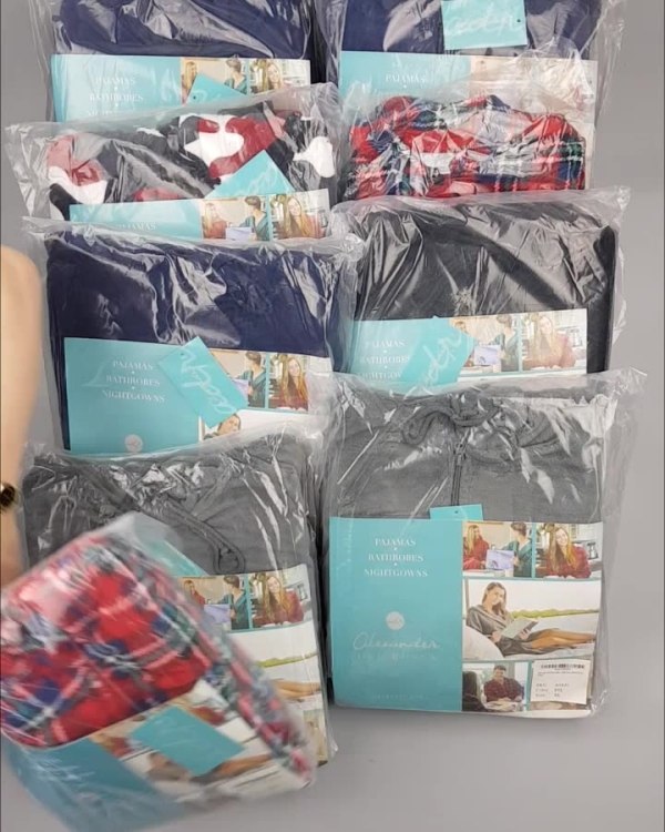 Фотография  183 - Халаты, комбинезоны (семейный) СТОК CAN#10 кг, ЛОТ №4448 оптом в Магадане и Магаданской области