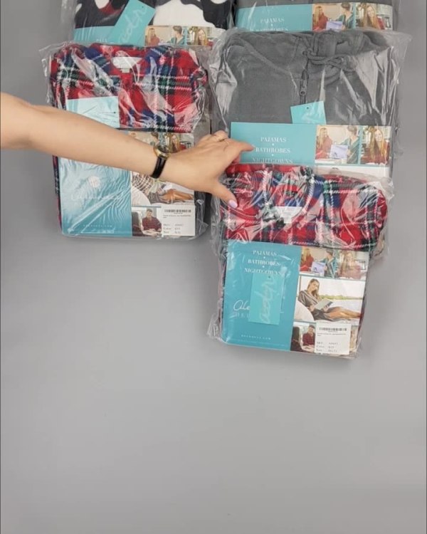 Фотография  143 - Халаты, комбинезоны (семейный) СТОК CAN#10 кг, ЛОТ №4451 оптом в Магадане и Магаданской области