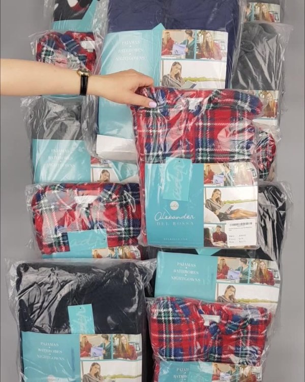 Фотография  657 - Халаты, комбинезоны (семейный) СТОК CAN#10 кг, ЛОТ №4451 оптом в Магадане и Магаданской области