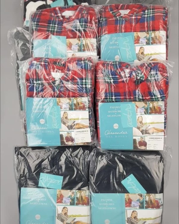 Фотография  491 - Халаты, комбинезоны (семейный) СТОК CAN#10 кг, ЛОТ №4452 оптом в Магадане и Магаданской области