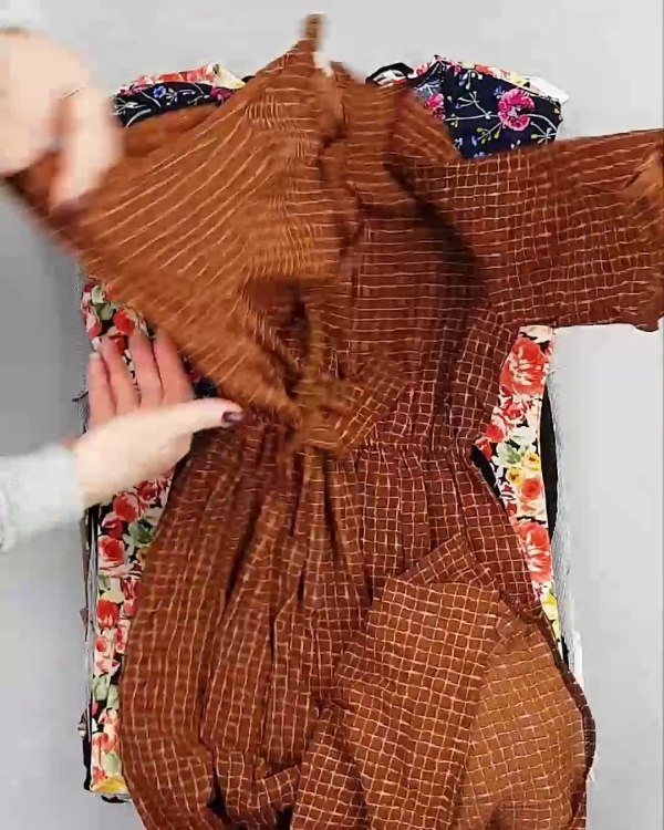 Фотография  853 - Платья Корея#20 шт, ЛОТ №5617 оптом в Магадане и Магаданской области