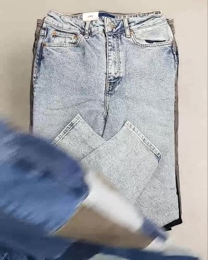 Фотография  143 - Джинсы женские Дания#10 кг, ЛОТ №6762 оптом в Магадане и Магаданской области