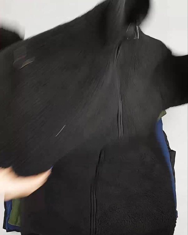 Фотография  264 - Верхняя одежда Дания#10,1 кг ЛОТ №6909 оптом в Магадане и Магаданской области