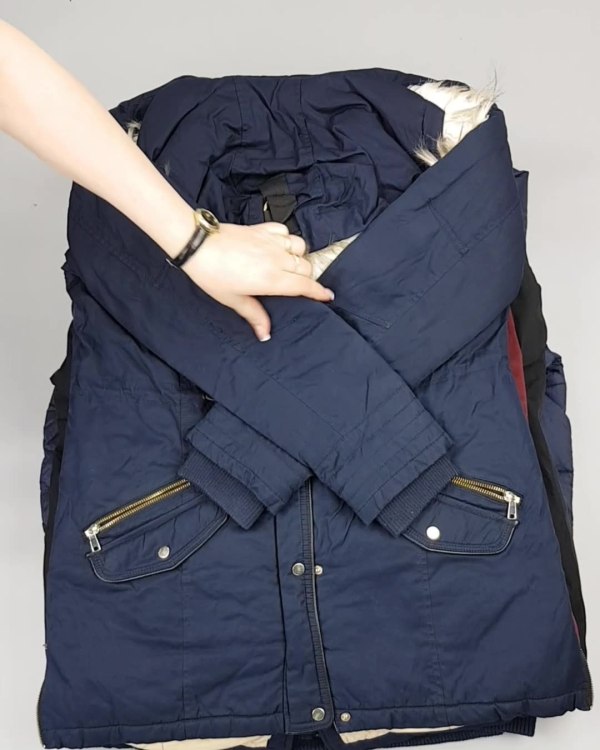 Фотография  701 - Куртки#25 кг оптом в Магадане и Магаданской области