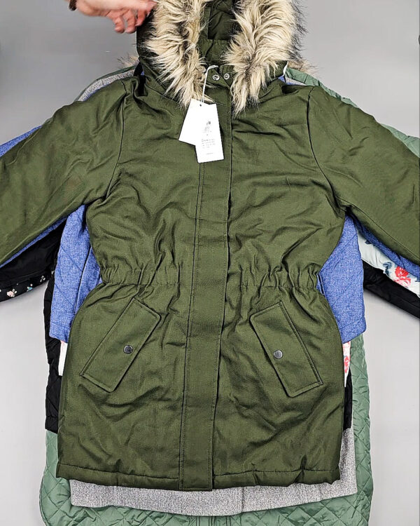 Фотография  550 - Верхняя одежда VILA#10 кг, ЛОТ №6823 оптом в Магадане и Магаданской области