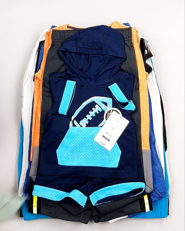 Фотография  104 - Спортивные костюмы дети CAN#6 кг оптом в Магадане и Магаданской области