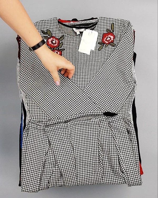 Фотография  805 - Cream Платья Winter#25 кг оптом в Магадане и Магаданской области