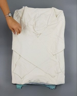 Фотография  809 - HOODIE CAN 084#10 кг, ЛОТ №7034 оптом в Магадане и Магаданской области