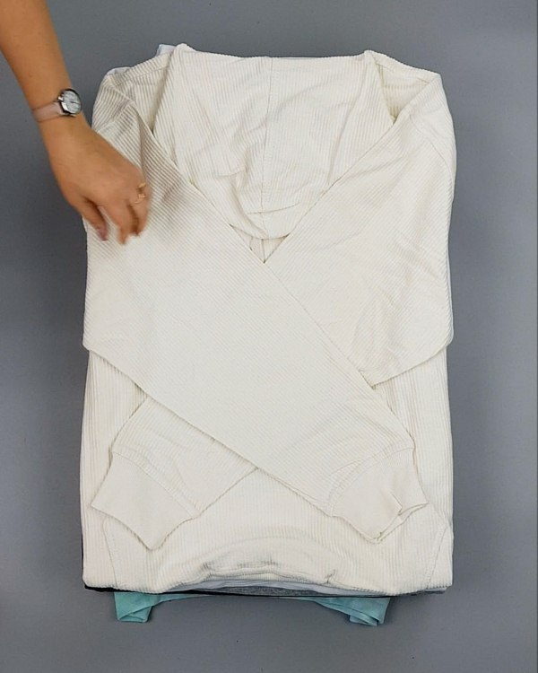 Фотография  482 - HOODIE CAN 084#10 кг, ЛОТ №7034 оптом в Магадане и Магаданской области