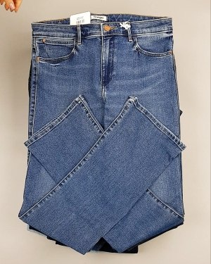 Фотография  459 - Джинсы WRANGLER м/ж#8,1 кг, ЛОТ №7011 оптом в Магадане и Магаданской области