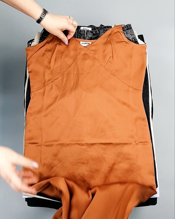 Фотография  778 - Bestseller Summer mix 104#15 кг, ЛОТ №7493 оптом в Магадане и Магаданской области