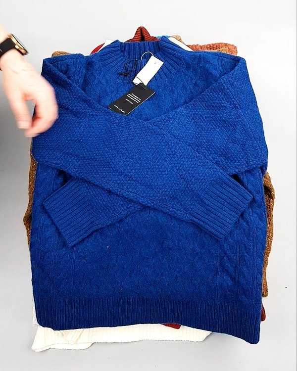 Фотография  212 - Джемпера СТОК CAN 084#7 кг, ЛОТ №7651 оптом в Магадане и Магаданской области