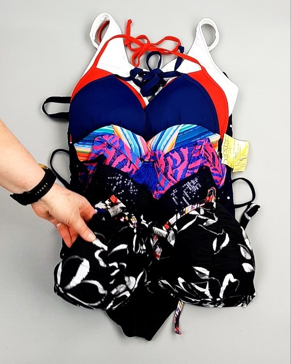 Фотография  810 - Купальники СТОК CAN 124#5 кг, ЛОТ №7690 оптом в Магадане и Магаданской области