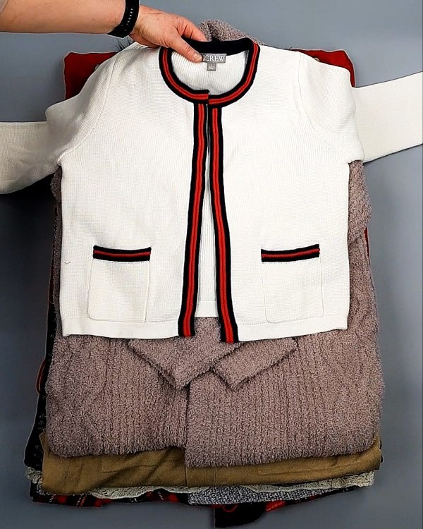 Фотография  381 - Кардиганы СТОК CAN 084#7 кг, ЛОТ №7672 оптом в Магадане и Магаданской области