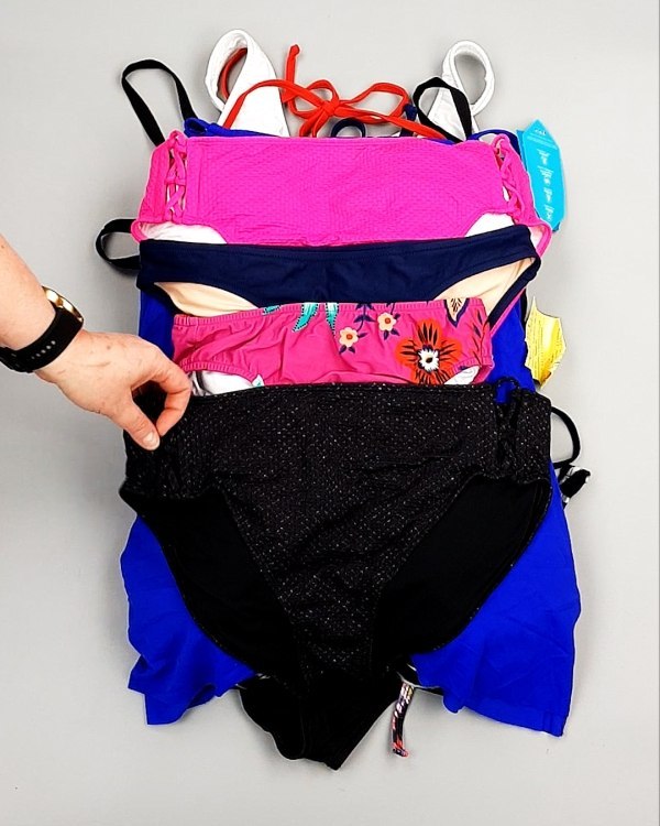 Фотография  536 - Купальники СТОК CAN 124#5 кг, ЛОТ №7690 оптом в Магадане и Магаданской области