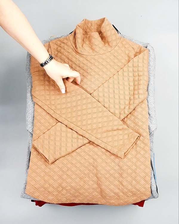 Фотография  877 - SWEATSHIRT CAN 084#10 кг, ЛОТ №7619 оптом в Магадане и Магаданской области