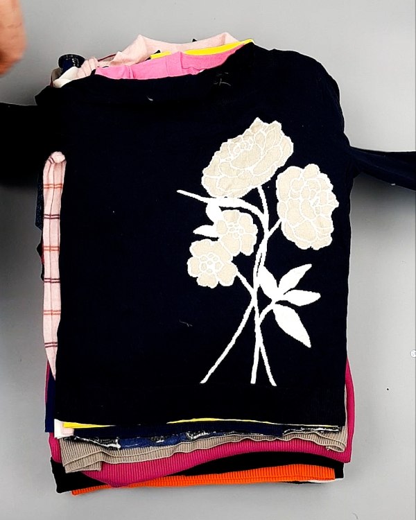 Фотография  566 - Джемпера легкие СТОК CAN 084#7 кг, ЛОТ №7633 оптом в Магадане и Магаданской области