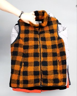 Фотография  355 - Верхняя одежда AMAZON жен 015#10 кг, ЛОТ №7712 оптом в Магадане и Магаданской области