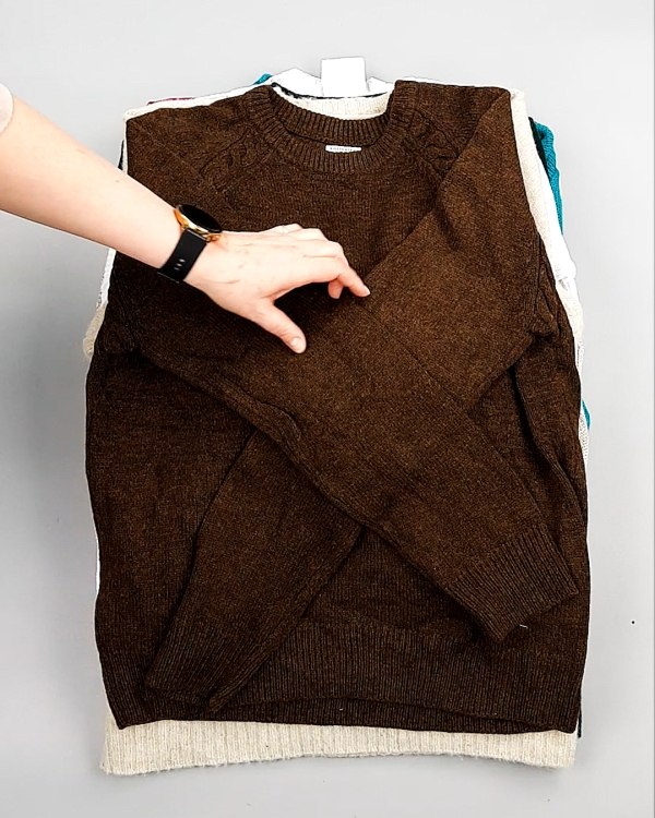 Фотография  802 - Джемпера СТОК CAN 084#7 кг, ЛОТ №7647 оптом в Магадане и Магаданской области