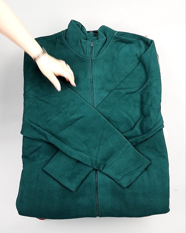 Фотография  890 - SWEATSHIRT CAN 084#10 кг, ЛОТ №7617 оптом в Магадане и Магаданской области