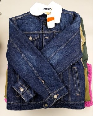 Купить Верхняя одежда м/ж C&A 025#10 кг оптом в Магадане и Магаданской области