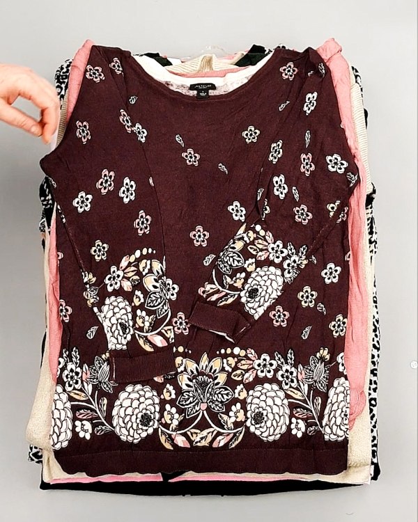 Фотография  545 - Джемпера легкие СТОК CAN 084#7 кг, ЛОТ №7632 оптом в Магадане и Магаданской области