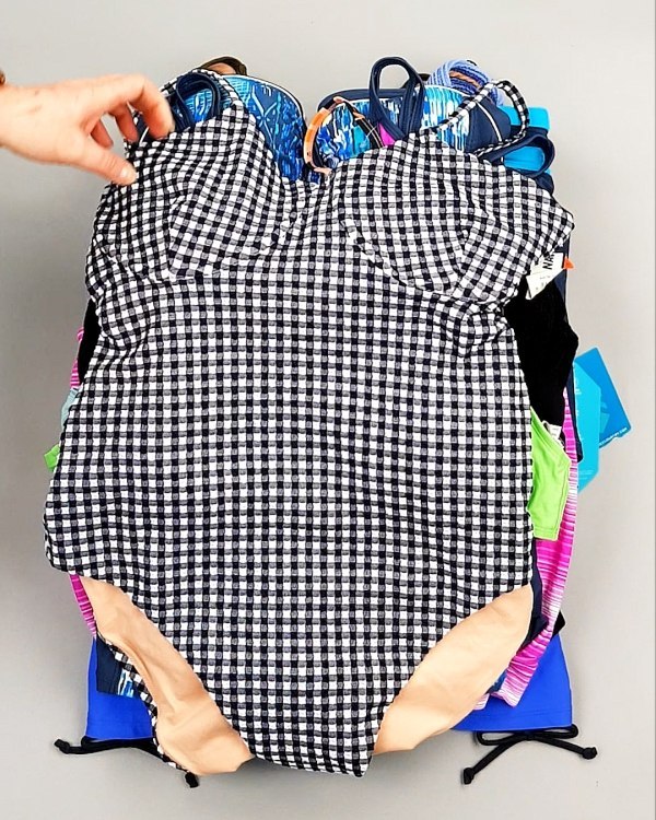 Фотография  686 - Купальники СТОК CAN 124#5 кг, ЛОТ №7689 оптом в Магадане и Магаданской области