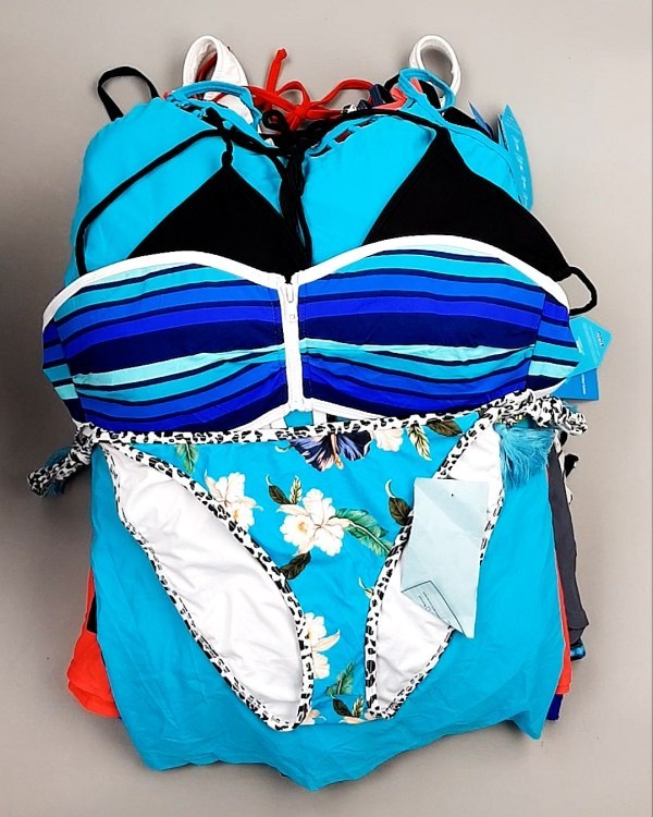 Фотография  435 - Купальники СТОК CAN 124#5 кг, ЛОТ №7690 оптом в Магадане и Магаданской области