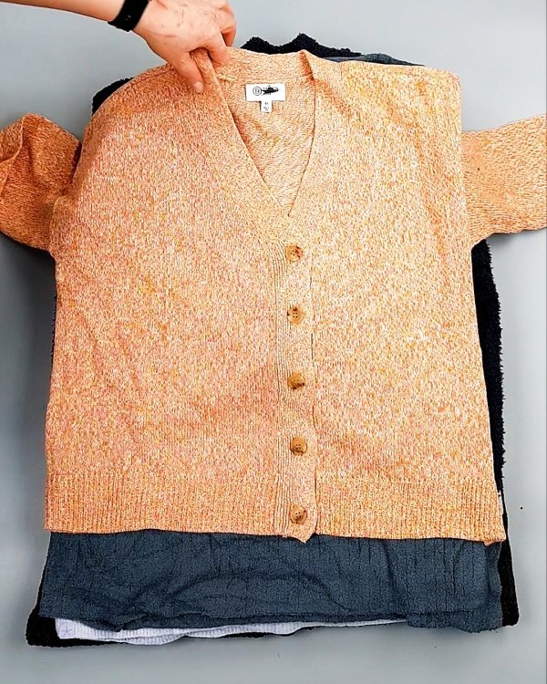 Фотография  230 - Джемпера СТОК CAN 084#7 кг, ЛОТ №7648 оптом в Магадане и Магаданской области