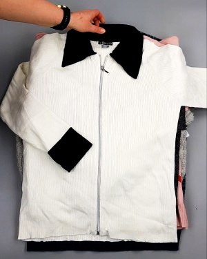 Фотография  902 - Джемпера СТОК CAN 084#7 кг, ЛОТ №7650 оптом в Магадане и Магаданской области