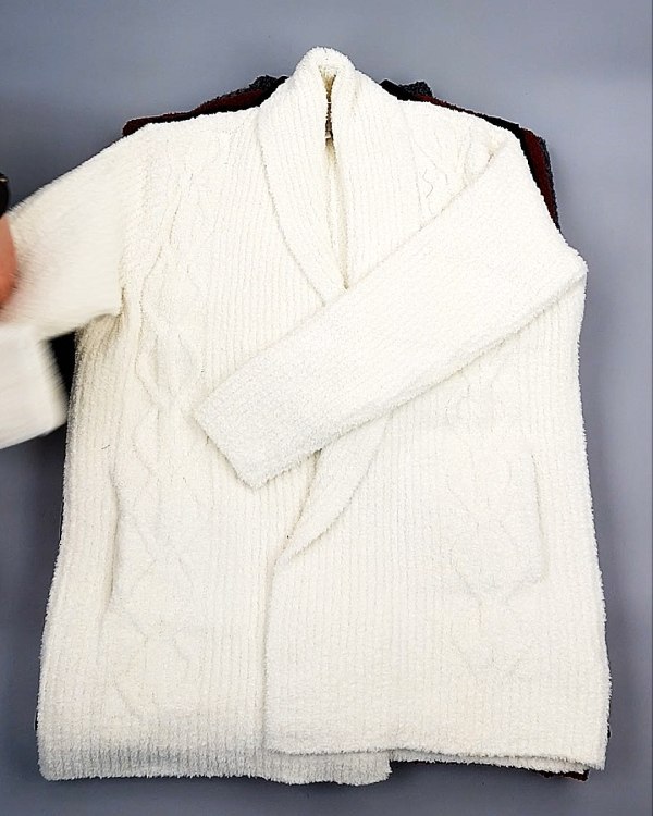 Фотография  883 - Кардиганы СТОК CAN 084#7 кг, ЛОТ №7674 оптом в Магадане и Магаданской области