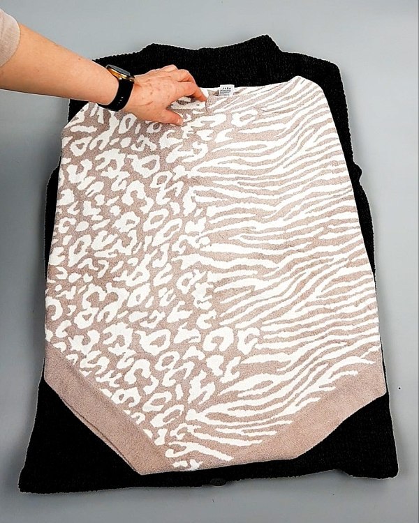 Фотография  912 - Джемпера СТОК CAN 084#7 кг, ЛОТ №7648 оптом в Магадане и Магаданской области