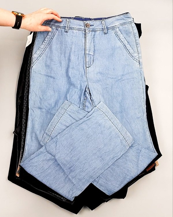 Фотография  705 - Брюки женские лето C&A 025#10 кг, ЛОТ №7894 оптом в Магадане и Магаданской области