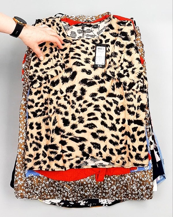 Фотография  417 - Блузки Bestseller 44#5 кг, ЛОТ №8026 оптом в Магадане и Магаданской области