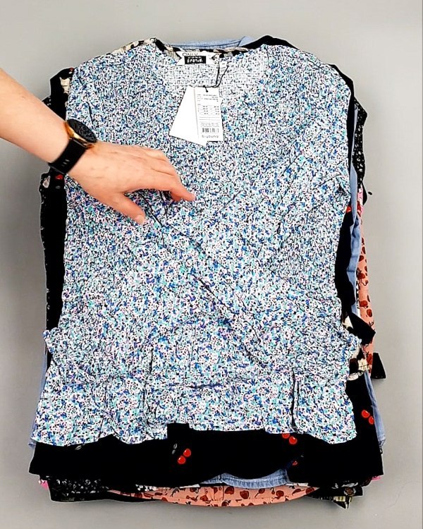 Фотография  975 - Блузки Bestseller 44#5 кг оптом в Магадане и Магаданской области