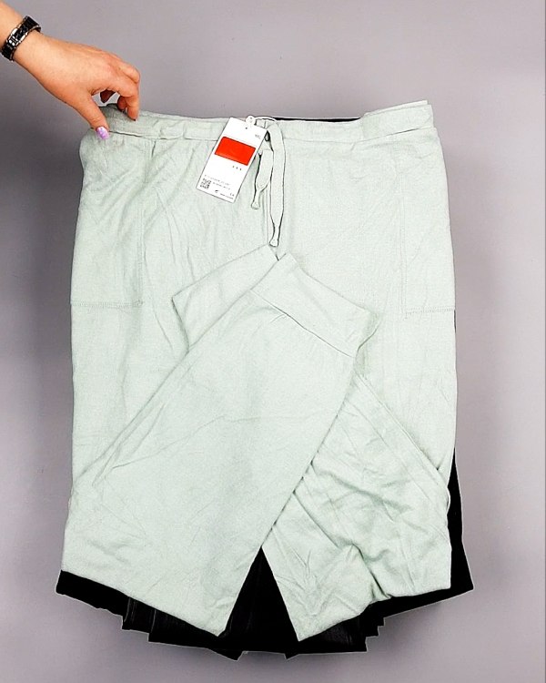 Фотография  356 - Брюки женские зима C&A 025#10 кг, ЛОТ №7910 оптом в Магадане и Магаданской области