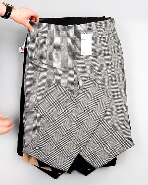 Фотография  587 - Брюки женские лето C&A 025#10 кг оптом в Магадане и Магаданской области