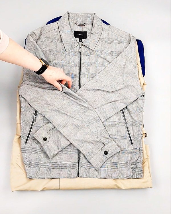 Фотография  312 - Ветровки м/ж C&A 025#10 кг, ЛОТ №7864 оптом в Магадане и Магаданской области