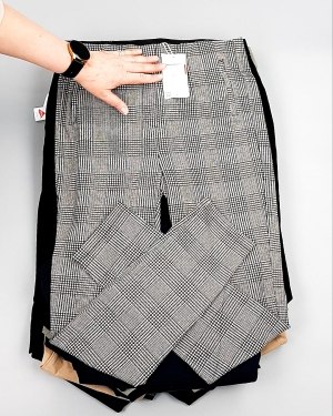 Фотография  311 - Брюки женские лето C&A 025#10 кг, ЛОТ №7892 оптом в Магадане и Магаданской области