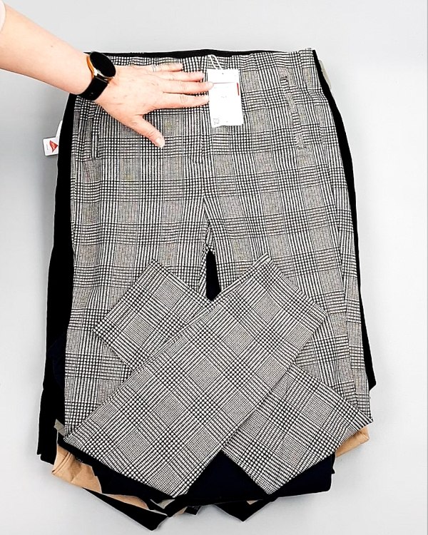 Фотография  298 - Брюки женские лето C&A 025#10 кг, ЛОТ №7892 оптом в Магадане и Магаданской области