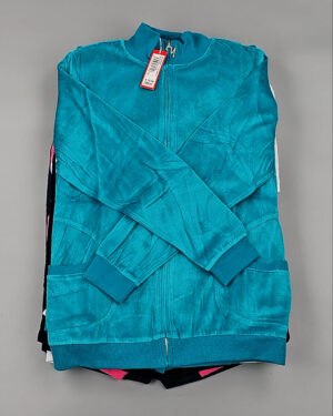 Купить Спортивные костюмы  AD83#4 шт, ЛОТ №8637 оптом в Магадане и Магаданской области