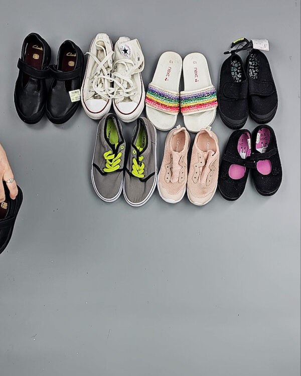 Фотография  612 - Обувь лето дети крем+экстра (SHOES Summer kids Cream+Extra)#15 кг, ЛОТ № ВК0119 оптом в Магадане и Магаданской области