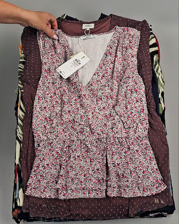 Фотография  910 - Блузки+Джемпера Bestseller Summer 045 B#8,5 кг, ЛОТ №9039 оптом в Магадане и Магаданской области