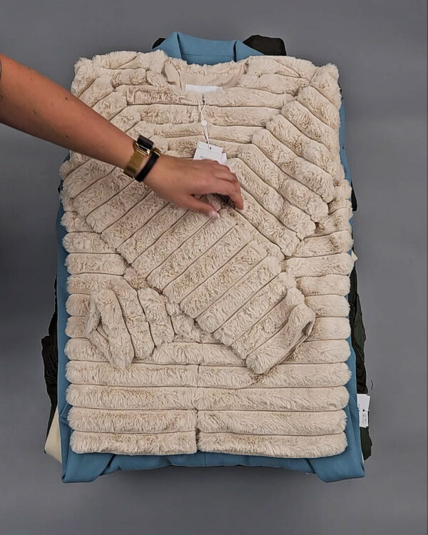 Фотография  758 - Верхняя одежда VILA 104#10 кг, ЛОТ СТ-9320 оптом в Магадане и Магаданской области