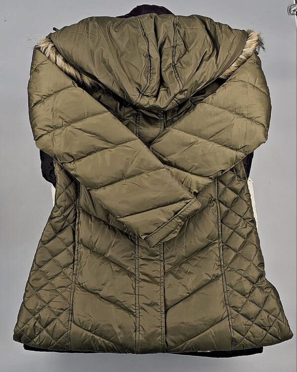 Фотография  655 - Верхняя одежда женская CAN 104#15 кг, ЛОТ СТ-9353 оптом в Магадане и Магаданской области