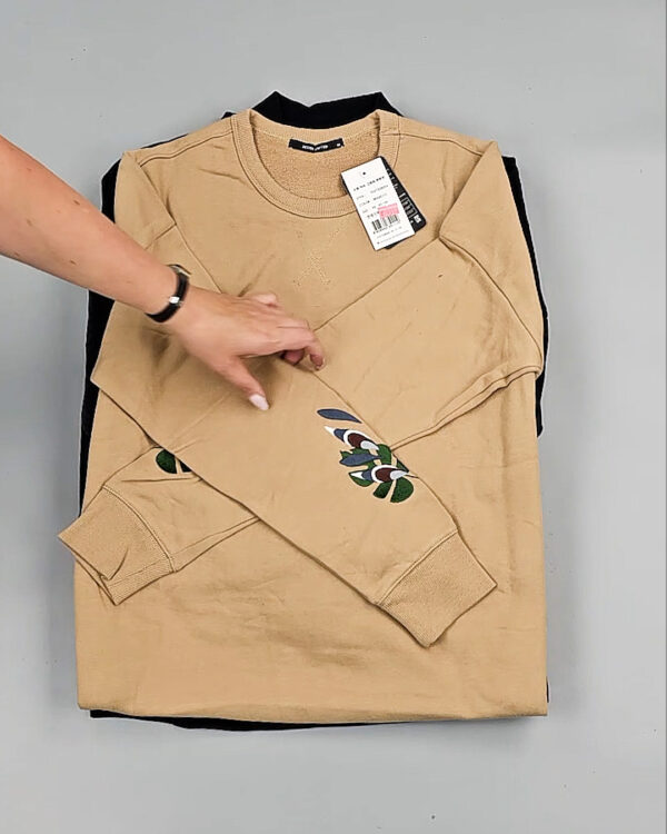 Фотография  556 - Толстовки Корея 085#7,2 кг, ЛОТ СТ-9234 оптом в Магадане и Магаданской области