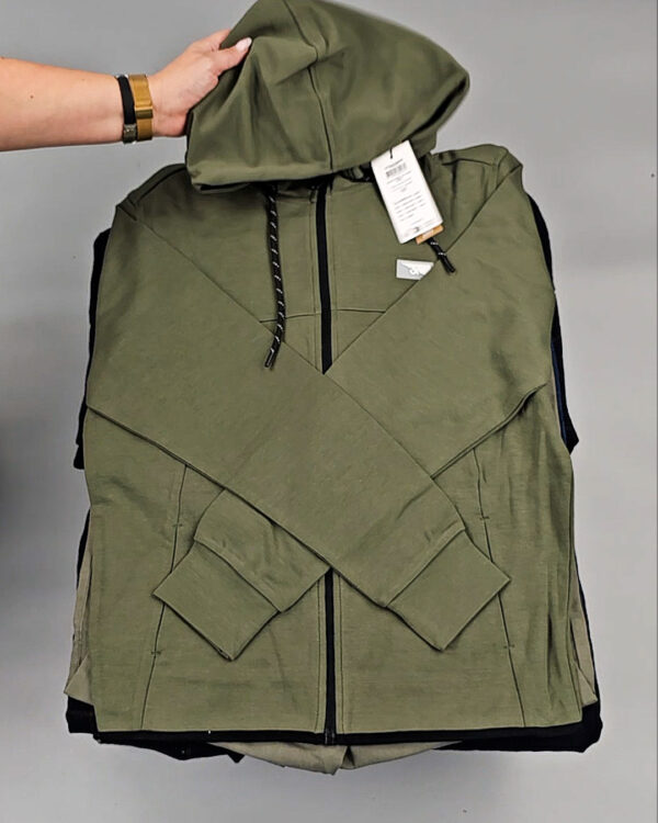 Фотография  902 - JACK JONES Men Winter mix 075#20 кг, ЛОТ № СТ-9266 оптом в Магадане и Магаданской области