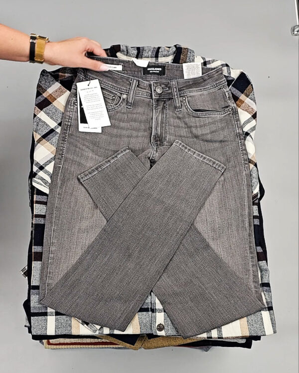 Фотография  633 - JACK JONES Men Winter mix 075#20 кг, ЛОТ № СТ-9265 оптом в Магадане и Магаданской области